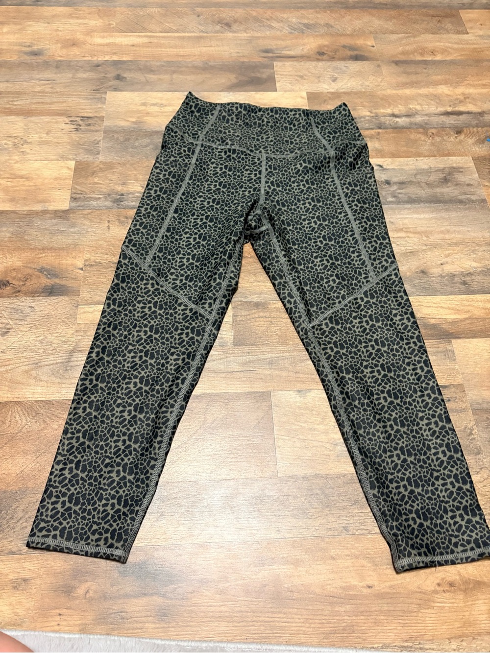 Flexure Leopard Print Cropped Leggings Women’s Size L Athletic Yoga Workout